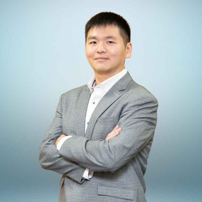 万铠俊